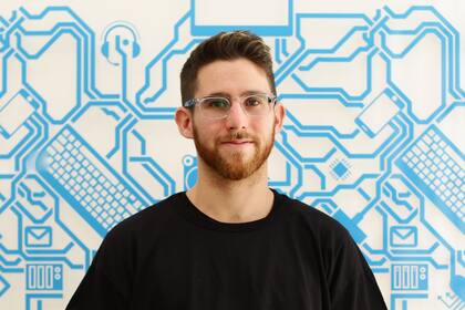 Alex Ingberg experimenta con algoritmos para emular el estilo de Luis Alberto Spinetta