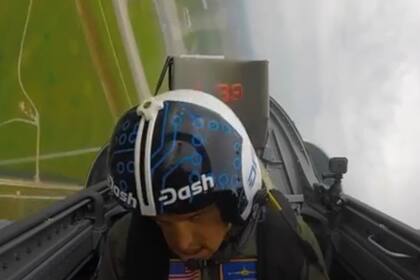 Alex Kowtun, un piloto de West Palm Beach, Florida, perdió el conocimiento por unos segundos en pleno vuelo a pura velocidad.