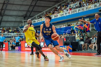 Alex Negrete tuvo su debut oficial con la selección argentina, ante Colombia, por las eliminatorias de la Americup