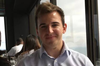 Alex Newlove, 27, murió repentinamente durante una visita a la familia en Navidad