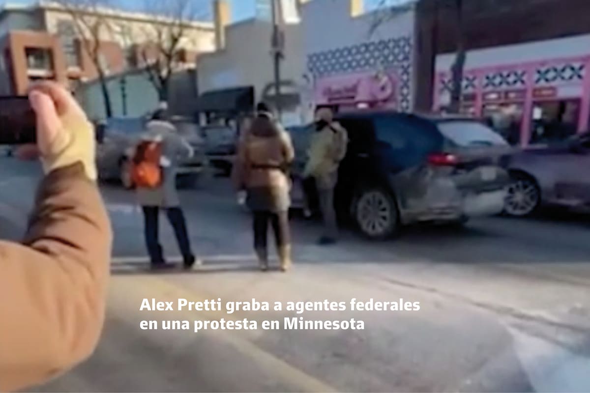 Alex Pretti, mientras grababa el accionar de los agentes federales en Minnesota, el sábado 24 de enero a la mañana