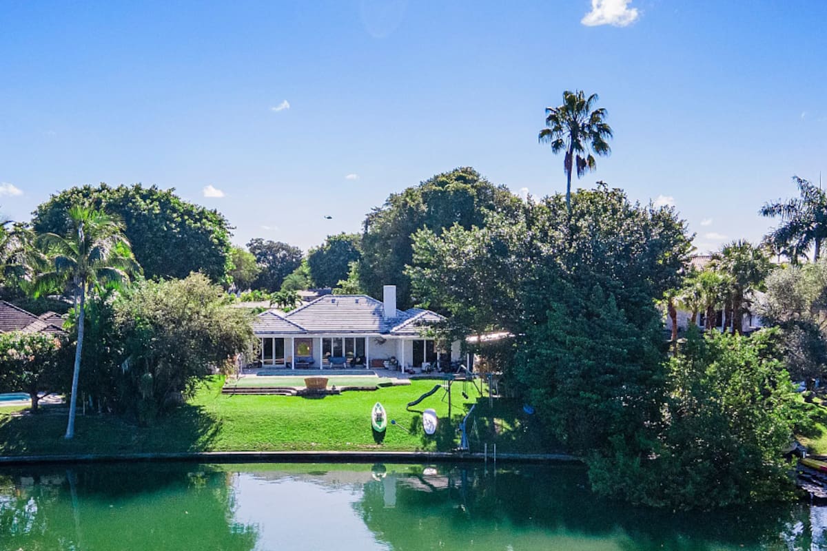 Álex Rodríguez vendió la casa que compró en abril de 2021 por US$6,3 millones, luego de separarse, y obtuvo una ganancia del 12,6%