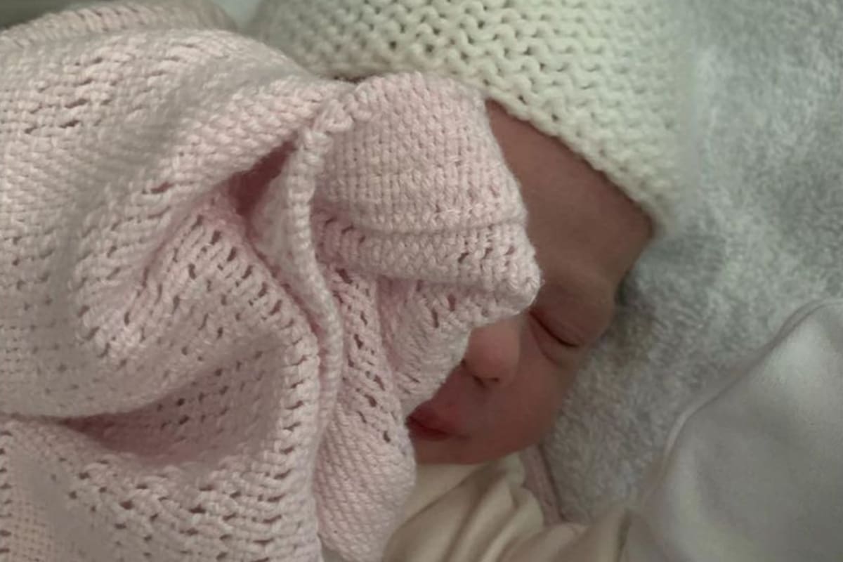 Alex y Dave Robins, los padres de Lexi, están desesperados por encontrar una cura o tratamiento para la enfermedad de su hija, que ni siquiera puede recibir vacunas