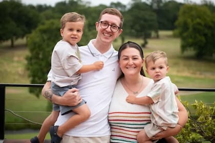 Alex y su esposa inicialmente planearon tener cuatro hijos, pero después de considerarlo cuidadosamente, decidieron tener dos