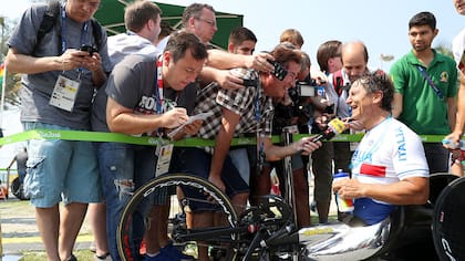 Alex Zanardi supo como reemplazar la adrenalina del automovilismo