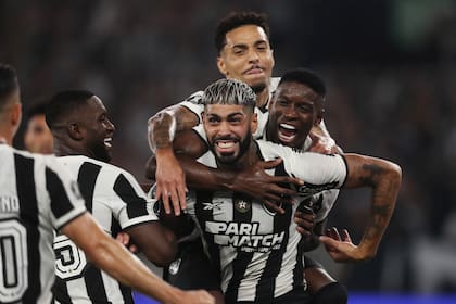Alexander Barboza celebra su gol ante Peñarol, en las semifinales de la Copa Libertadores