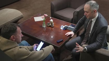 Alexander Gabuev durante una entrevista con el corresponsal de la BBC Svyatoslav Khomenko.