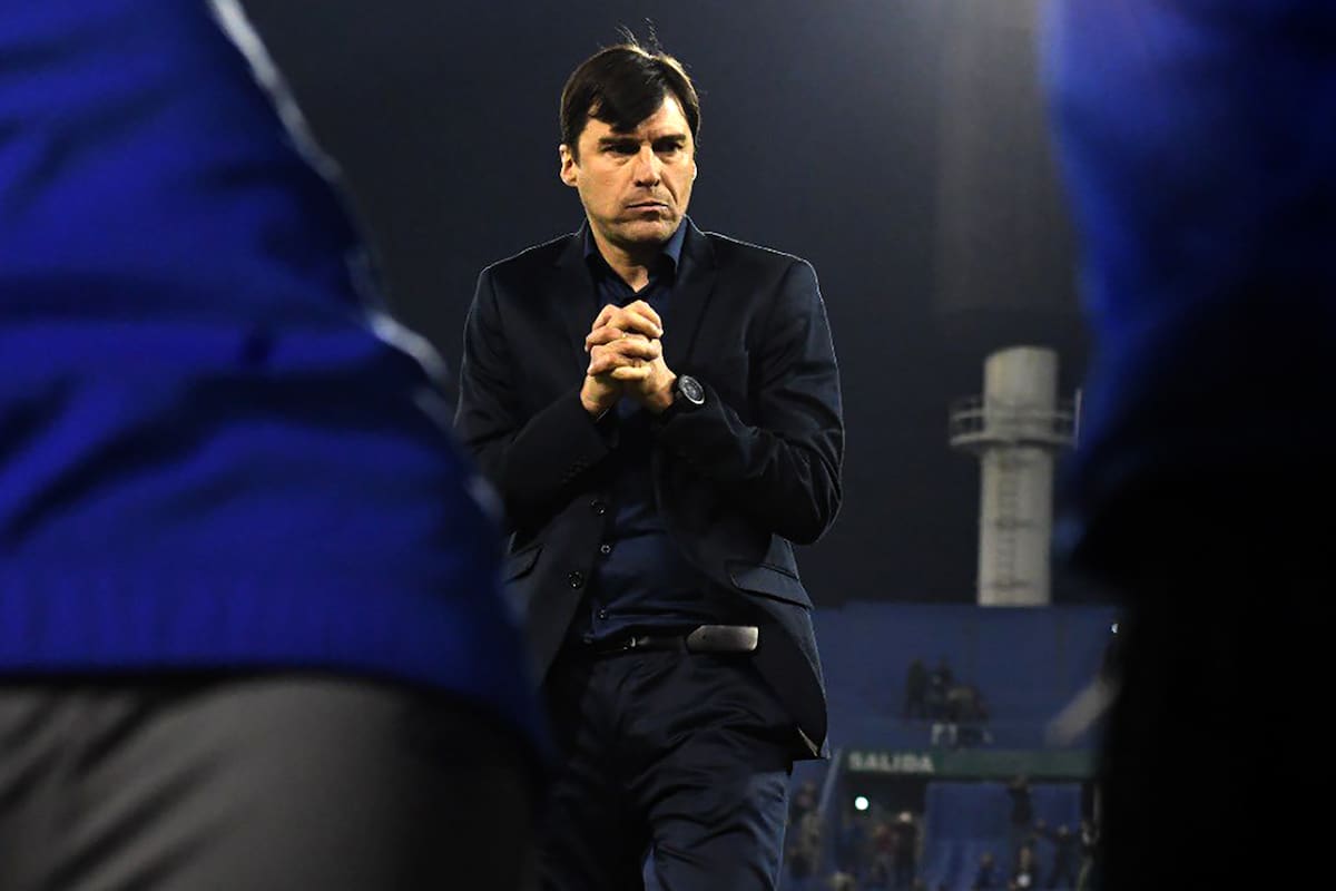 Alexander Medina, DT de Vélez, elogió el rendimiento de su equipo en los dos partidos ante River, más allá de las polémicas