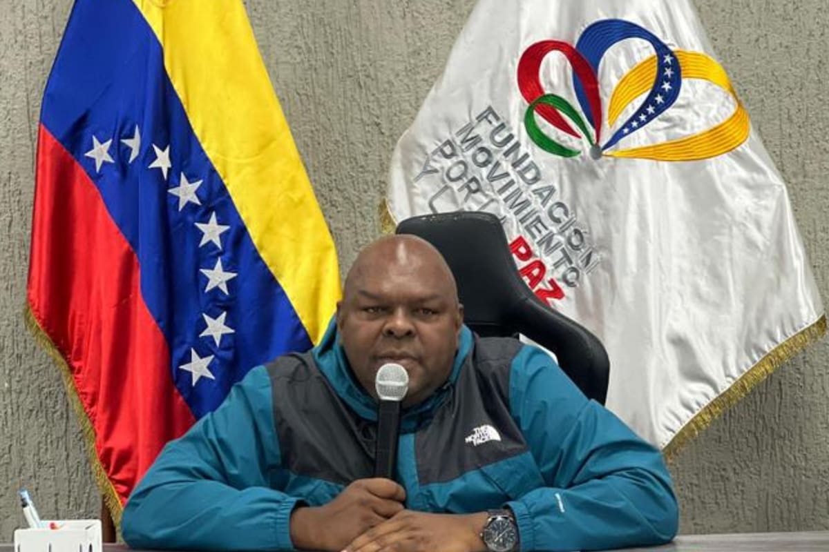 Alexander "Mimou" Vargas fue viceministro de Deportes, miembro de la Fundación Movimiento por la Paz y por la Vida, y Nicolás Maduro lo designó como Alto Comisionado Presidencial por la Paz y la Vida
