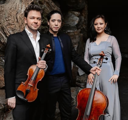Alexander Sitkovetsky, líder del prestigioso ensamble que integra junto a la pianista china Wu Qian y el cellista alemán Isang Enders