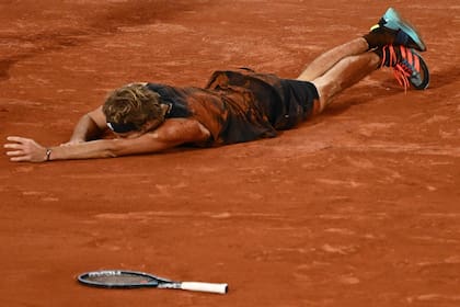 Alexander Zverev es un grito de dolor tras lesionarse durante la semifinal de Roland Garros ante Rafael Nadal