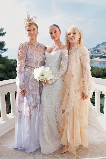 Alexandra con su mamá, Isabela Malena, y su suegra, Pascale Leclerc
