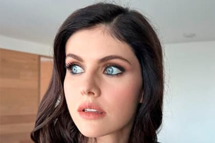Alexandra Daddario fue mamá y compartió en las redes una fotografía de su bebé recién nacido