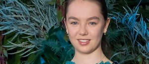 Es la hija menor de Carolina de Mónaco y descubrimos cómo les rinde homenaje a las mujeres de su familia