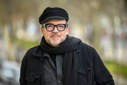 Alexandre Cortez (bajo) manifiesta la expectativa y la alegría de cruzar el Atlántico con un álbum, un libro y una puesta como la que presentarán esta noche