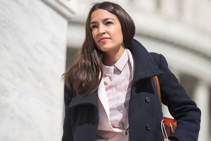 Alexandria Ocasio/Cortez, conocida popularmente como AOC, es con 30 años la legisladora demócrata más joven en la Cámara de Representantes.