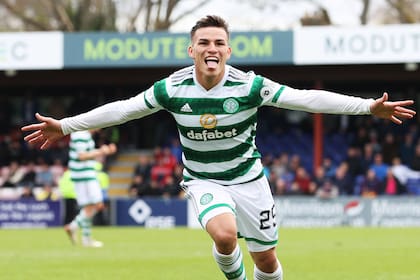 Alexandro Bernabei festeja lo que fue el primer gol de un argentino con la casaca de Celtics