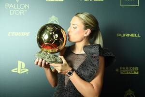 Alexia Putellas ganó el Balón de Oro femenino 2022 y es la primera en conseguirlo en dos oportunidades seguidas