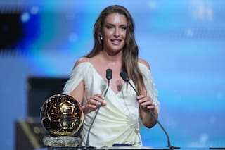 La estrella española Alexia Putellas gana su tercer Balón de Oro femenino
