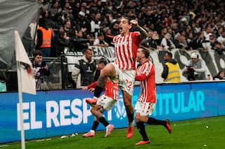 Estudiantes le ganó a Corinthians en Brasil con suspenso y está entre los cuatro mejores de la Libertadores