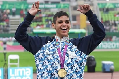 Alexis Chávez muestra un camino de superación en el desarrollo del atletismo paralímpico; fue medalla de bronce en Tokio 2020 en los 100m T36