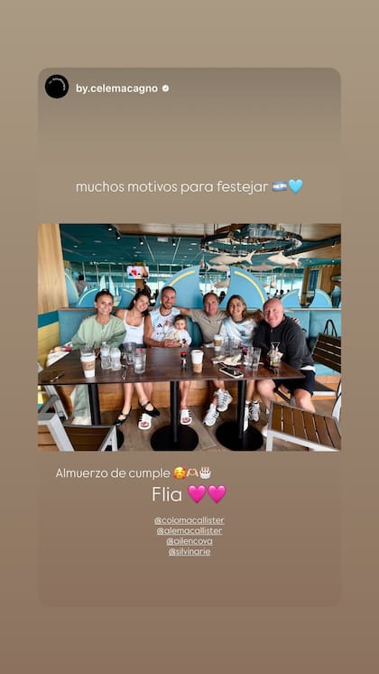 Alexis Mac Allister disfrutó de una comida con su novia Ailén Cova, su hija Alaia y sus padres (Foto: Instagram)