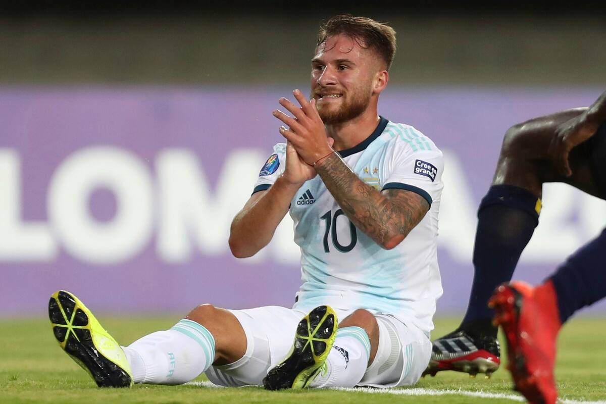 Alexis Mac Allister iba a ser parte de la selección argentina en el inicio de la eliminatoria, contra Ecuador en La Bombonera, pero Marcos Acuña se quedó con su lugar; ahora, frente a Venezuela en la misma cancha, se juega un cupo en la lista para el Mundial Qatar 2022.
