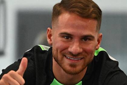 Alexis Mac Allister mostró una foto desde el avión