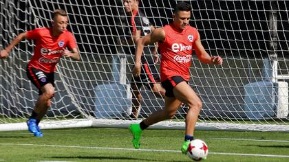 Alexis Sánchez entrenó a la par de sus compañeros; un alivio para Pizzi