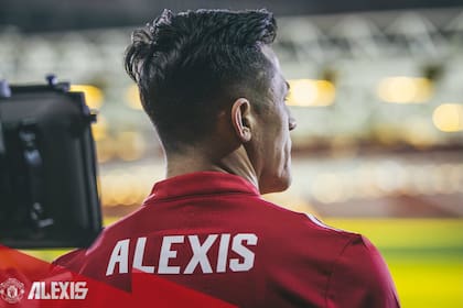 Alexis Sánchez firmó su contrato con Manchester United y será el jugador mejor pago de la Premier League y el cuarto del mundo
