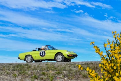 Alfa Romeo 2000 Spider 1977 durante la segunda etapa de las 1000 Millas Sport