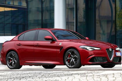 Alfa Romeo Giulia. La gran berlina de la marca de Milán sostiene la pasión italiana con un diseño atemporal y elegante