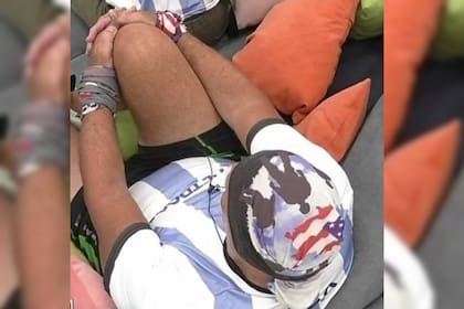 Alfa ya había causado polémica al mostrarse con prendas con la bandera de Estados Unidos mientras miraba el partido de la Argentina (Captura Twitter)