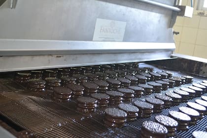 De la máquina repostera que hacía el baño de chocolate surgió el nombre a mediados de los '60.
