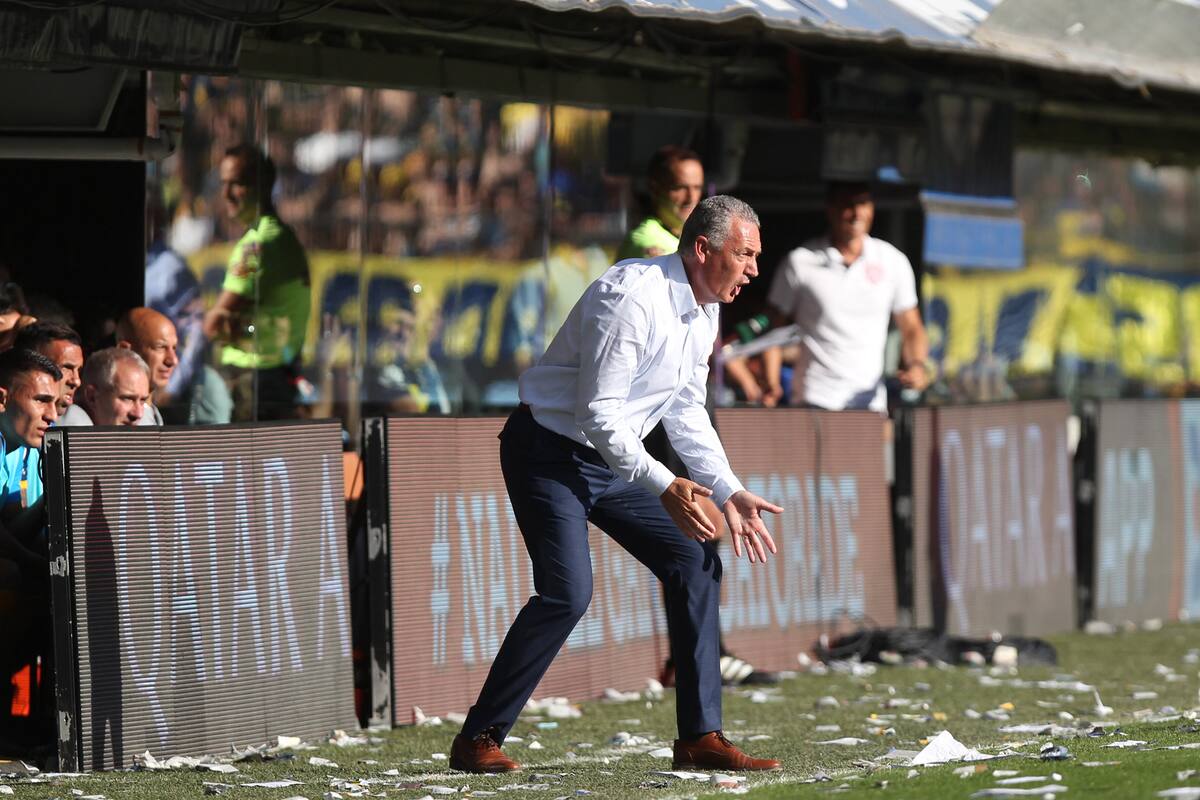 Alfaro dijo que solo seguiría en Boca si continúa Burdisso como manager