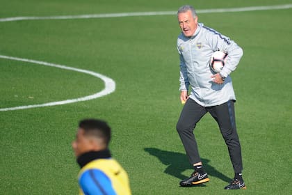 Alfaro, en un entrenamiento de Boca, antes de viajar a Brasil.