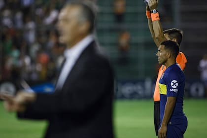 Alfaro vuelve a probar con Tevez de titular