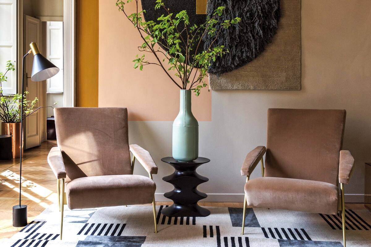 Alfombra y tapiz de cc-tapis. Mesita-taburete del aclamado estudio Herzog y De Meuron.