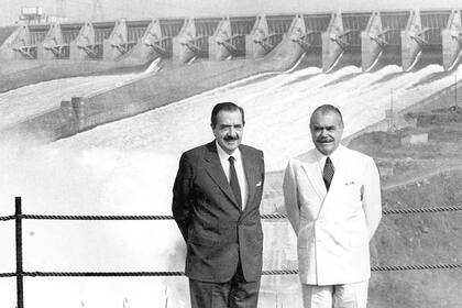 Alfonsín junto a José Sarney, en 1985; dos años después, sellarían un acuerdo nuclear