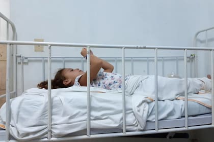 Alfonsina, de 5 años, pasó dos días internada en un hospital de la ciudad de Matanzas, donde no había "ni medicamentos ni jabón para lavarse las manos".