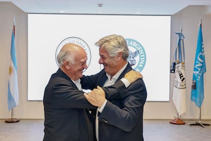 Alfonso Bustillo, presidente de la Asociación Argentina de Angus y Nicolás Pino, presidente de la Sociedad Rural Argentina