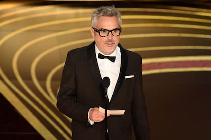 Alfonso Cuarón acepta el Oscar por mejor director