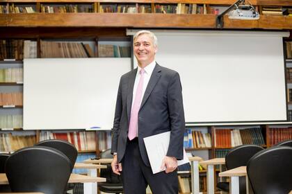 Alfonso Santiago, director de la Escuela de Gobierno