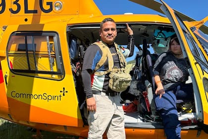 Alfonso Solis interrumpió sus vacaciones para ofrecer asistencia de rescate y rastreo en Kerrville, tras las inundaciones en Texas