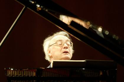 Alfred Brendel, pianista reconocido por su interpretación de Beethoven, muere a los 94 años