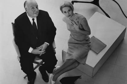 Alfred Hitchcock y su musa, Tippi Hedren en plena promoción del film Los pájaros