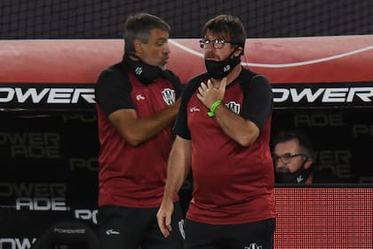 Alfredo Berti apenas dirigió seis partidos a Central Córdoba, de Santiago del Estero; el Ferroviario tuvo en el mismo año dos veces como entrenador a Gustavo Coleoni