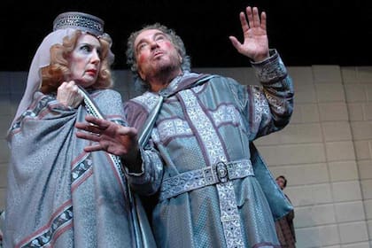 Alfredo Alcón y Elena Tasisto, en Enrique IV