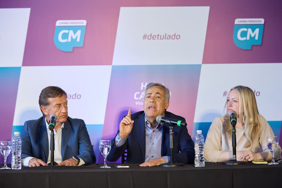 Alfredo Cornejo, candidato a gobernador por Cambia Mendoza, en su cierre de campaña junto a Rodolfo Suárez