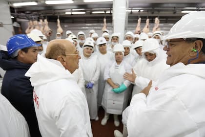 Alfredo Coto, durante la visita al frigorífico Fricop